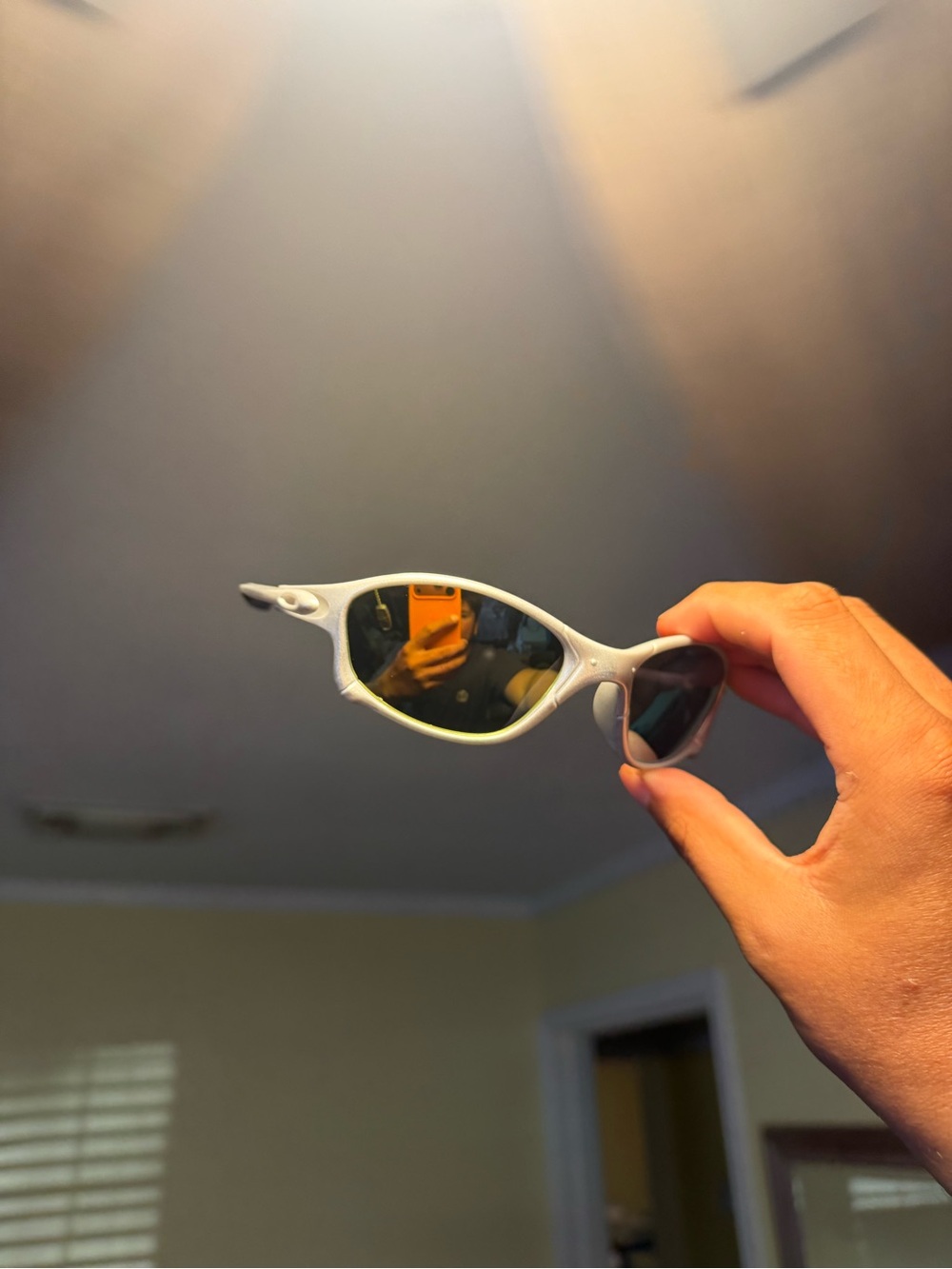 White Sport Sunglasses with Mirrored Lenses Oakley Oakleys